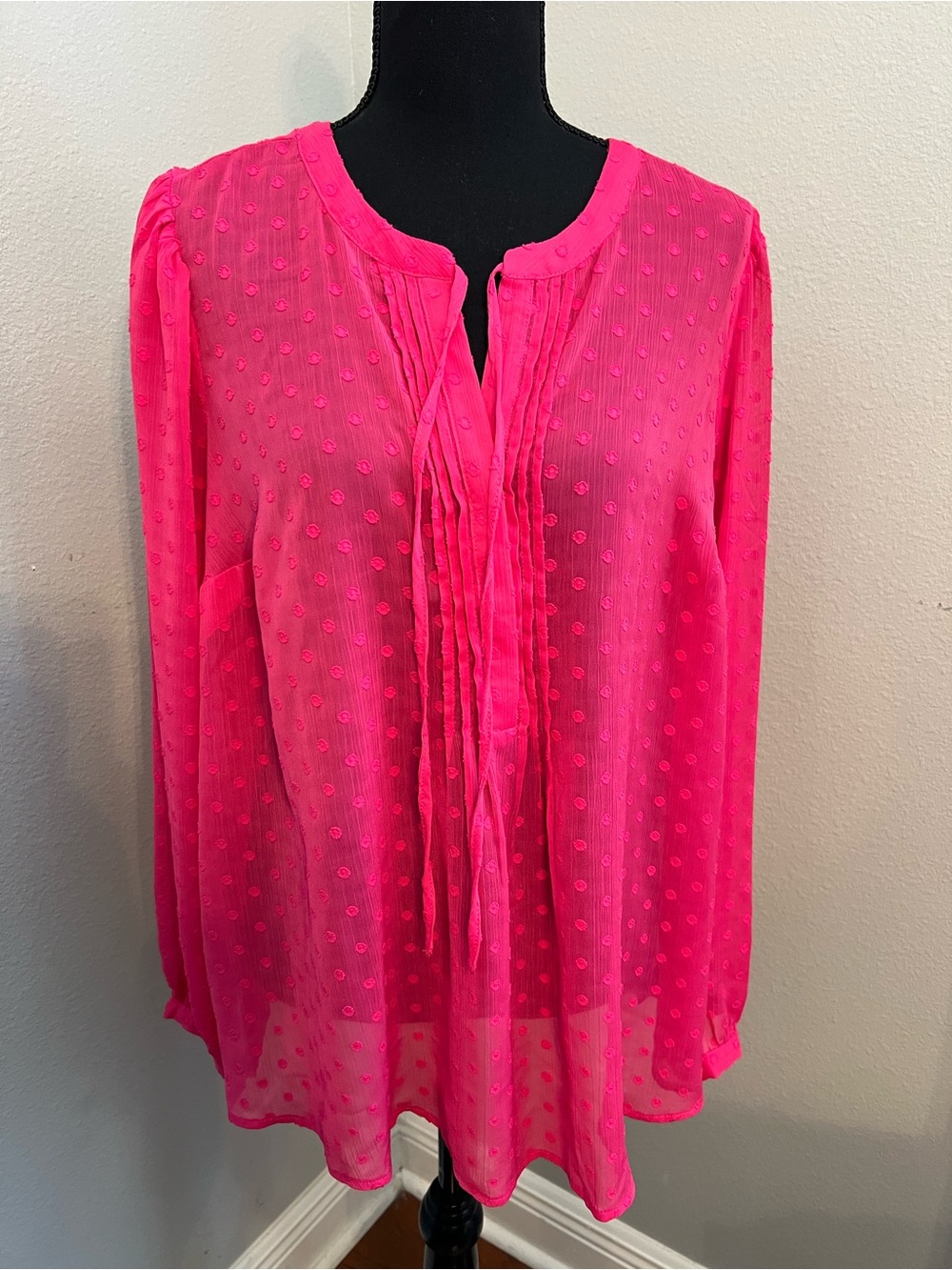 Torrid Hot Pink Swiss Dot Pintuck Blouse - Size 0 (12)